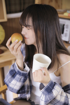 小奶瓶(产奶)沈姜晨晨爱吃萝卜